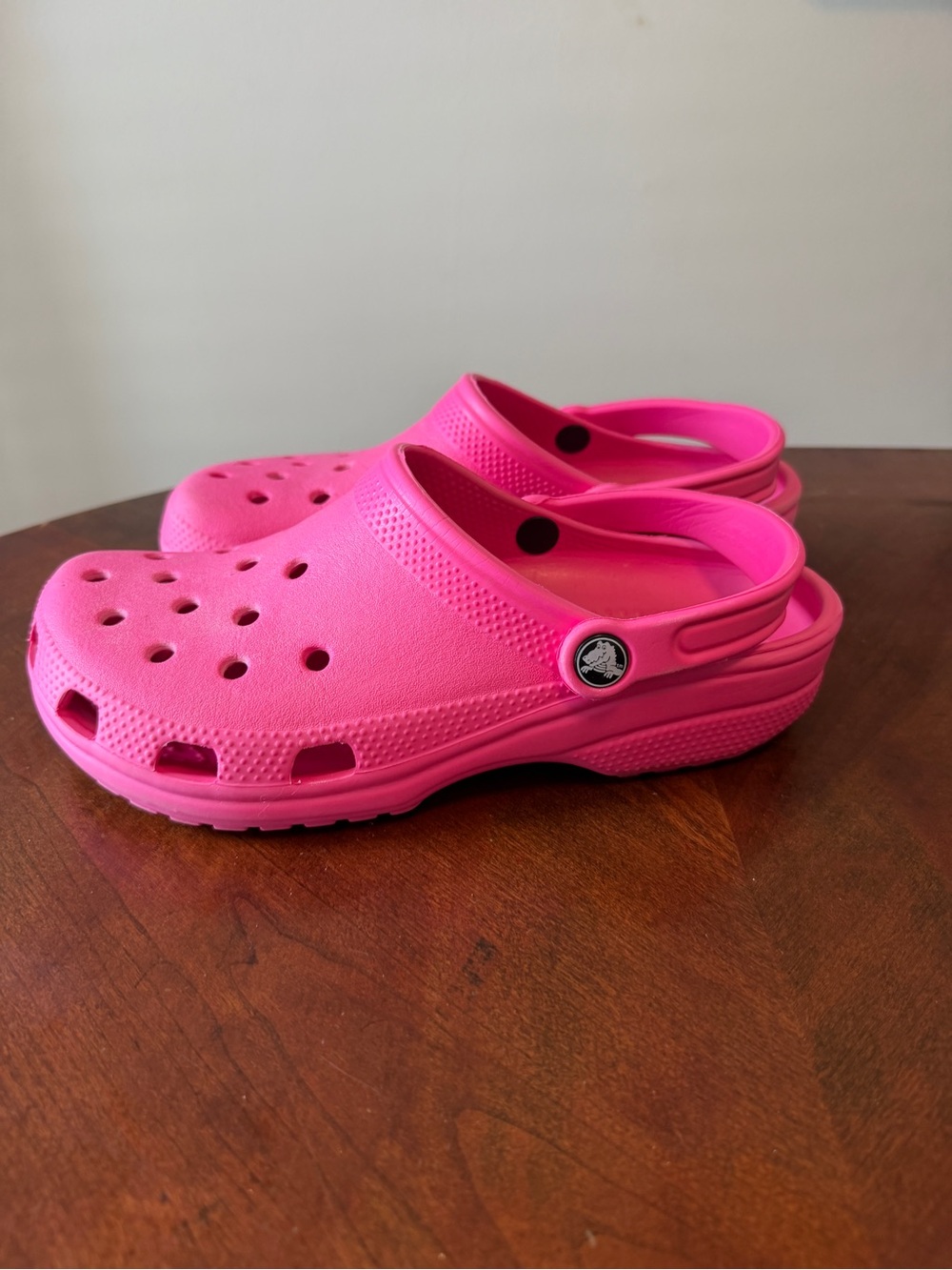 Crocs Classic Clogs Hot Pink Women’s Size 9 Slip on Shoes Waterproof Sandals